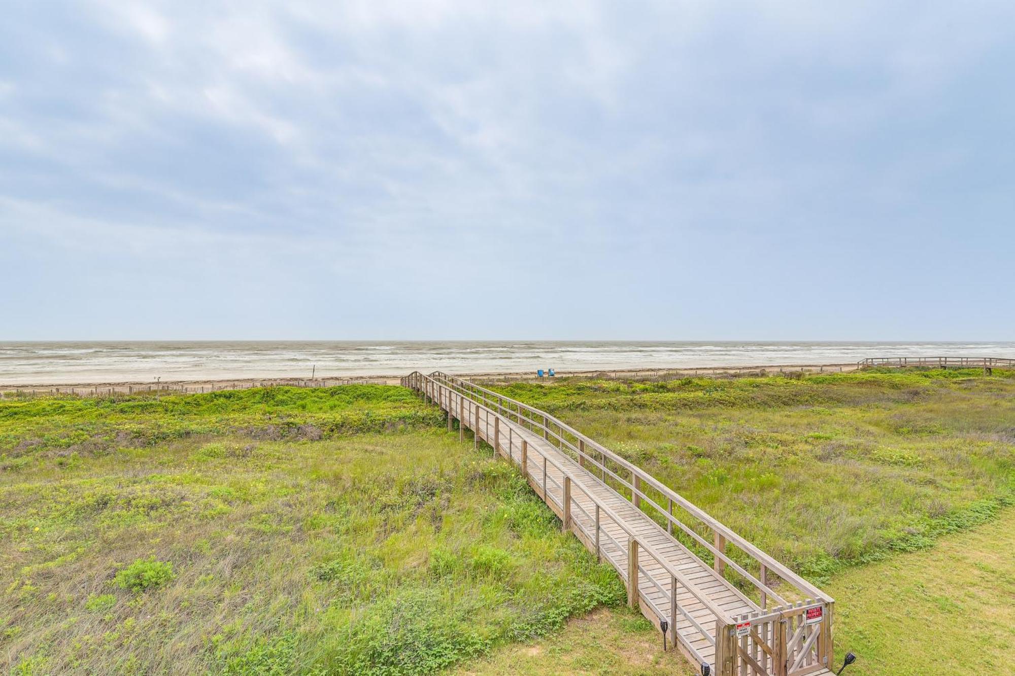 Beachfront Texas Retreat - 2 Decks, Patio And Views! Surfside Beach Exterior foto